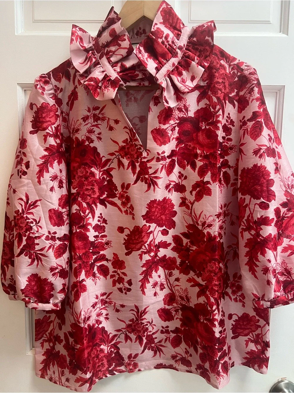 Tuckernuck Red Floral Puff-Sleeve Women's Top
